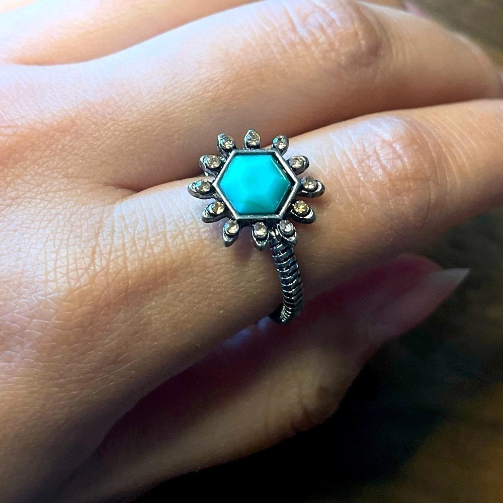 Statement wired silver tone flower ring